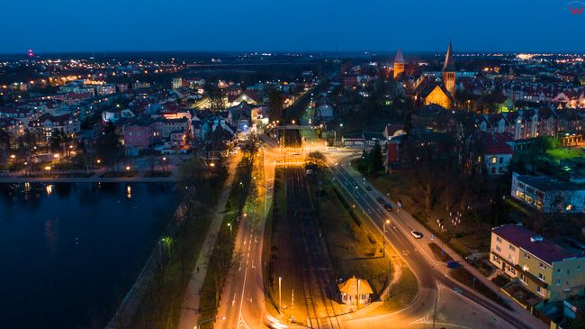 Ostroda, lotnica panorama miasta wieczorowa pora